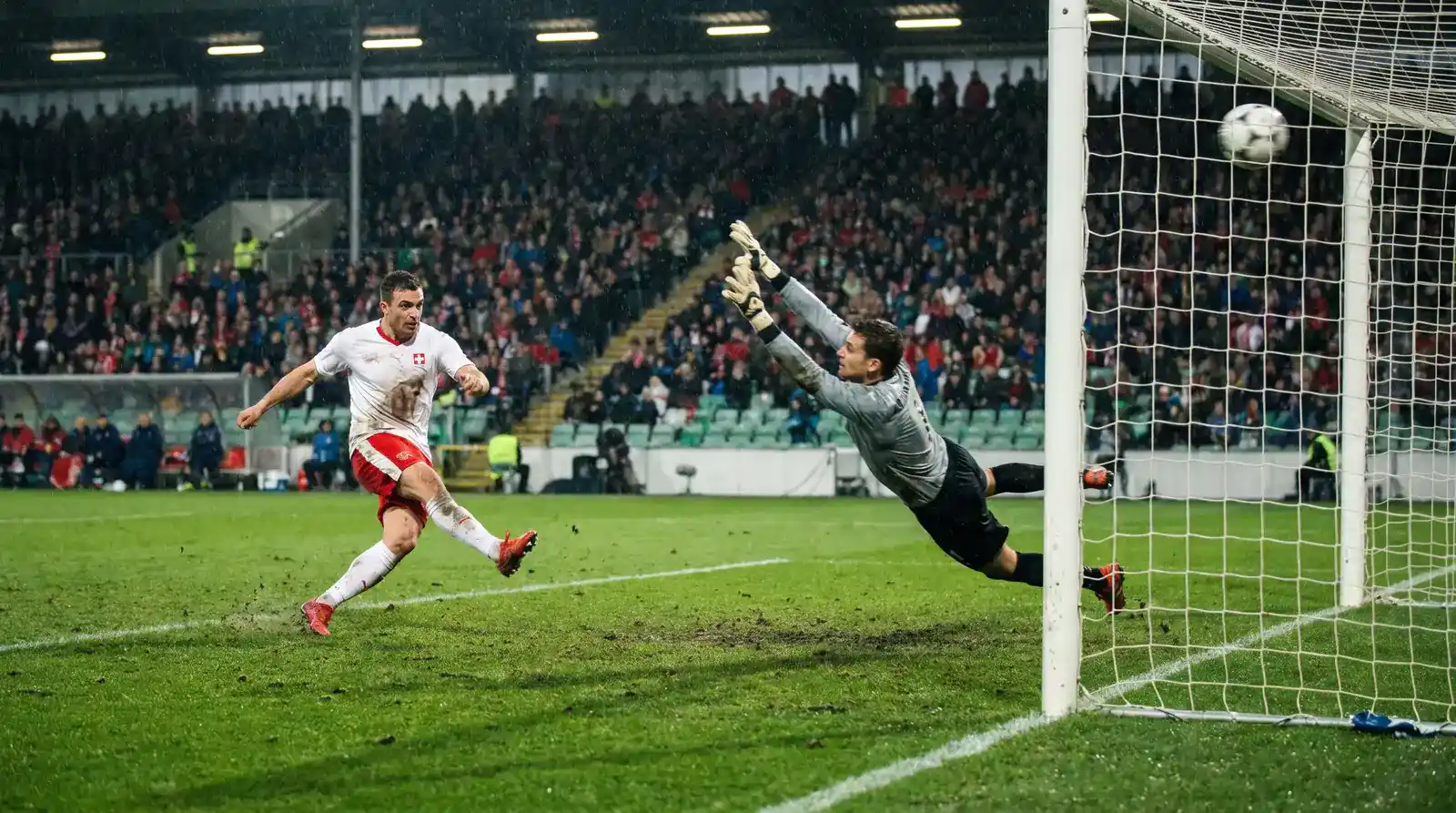 Torwetten beim Fussball Schweiz — Über/Unter, BTTS und Torschützen-Wetten erklärt für Schweizer Tipper